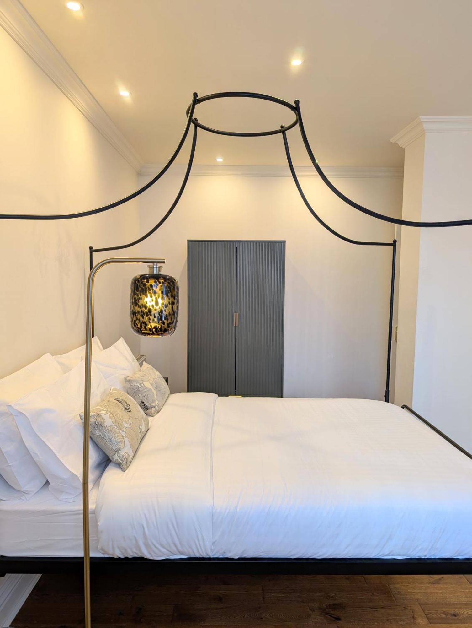 Mayfair Galleria Lv 8 London
