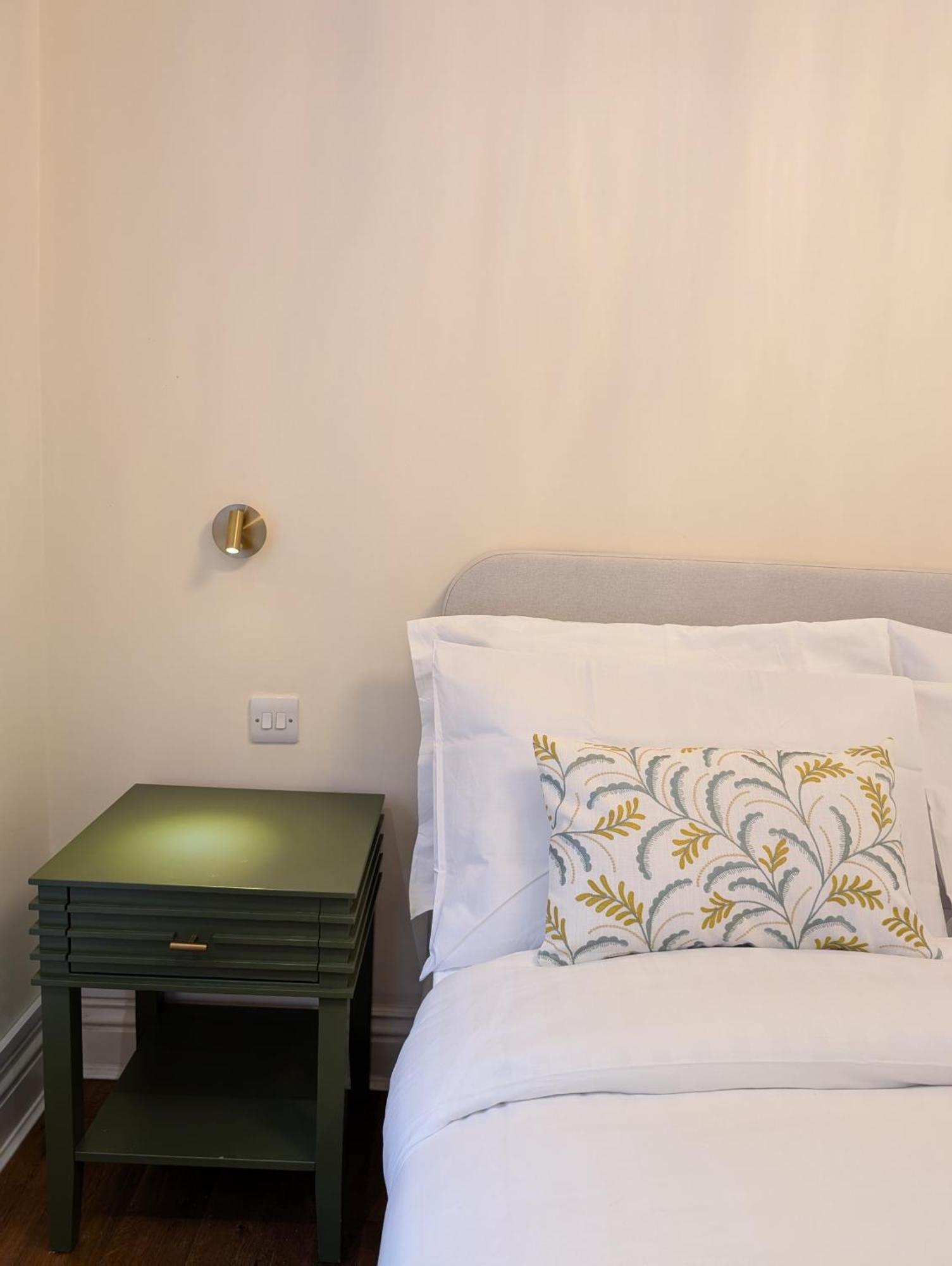 Mayfair Galleria Lv 8 Apartment *